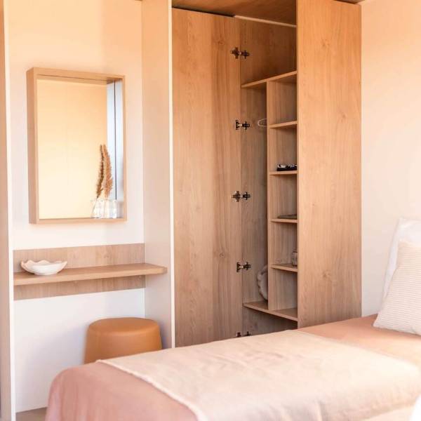 2 bedrooms10