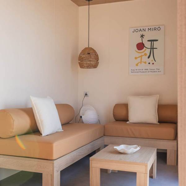804 2-bed Garden Side2